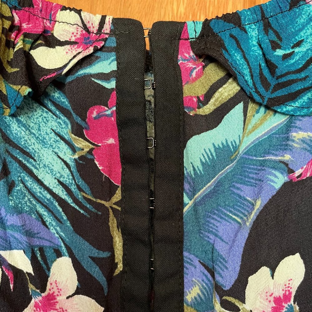 Floral/ Tropical Forever 21 Summer Tops *2 PACK* - Picture 9 of 10
